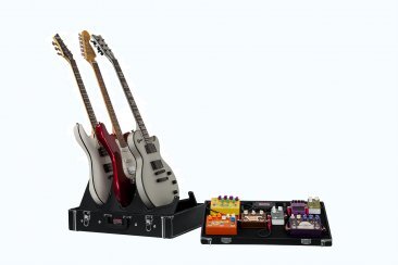 GIG-BOX JR. ALL-IN-ONE PEDAL BOARD AND 3X GUITAR STAND COMBO IN A CLASSIC WOODEN CASE.